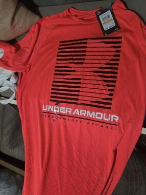 Under Armour Men’s Orange Short Sleeve Performance Tee with Black Graphic